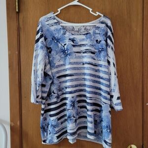 CJ Banks Blue & White Floral 3/4 Sleeve Boxy Tunic With Embelishments Size 3X